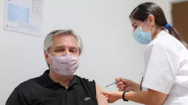 El presidente Alberto Fernández recibió su primera dosis de vacunación contra COVID-19