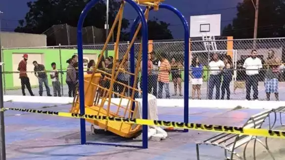 Niño de 7 años fallece en Chihuahua tras ser aplastado por un columpio habilitado para niños con capacidades diferentes