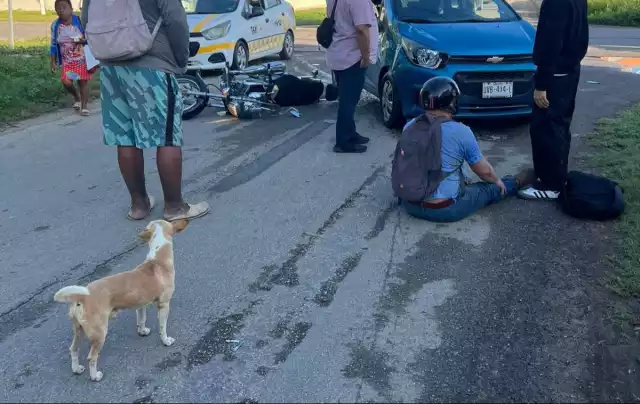 Conductor embiste a motociclista en la avenida Justo Sierra en Chetumal
