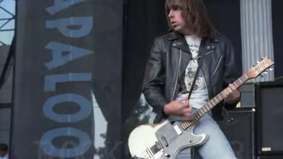 El guitarrista de los "Ramones" utilizó este instrumento en la grabación de 15 álbumes El guitarrista de los "Ramones" utilizó este instrumento en la grabación de 15 álbumes