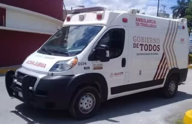 Paramédicos atendieron a la mujer para dar a luz en la ambulancia