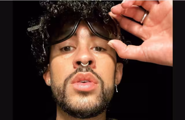 Bad Bunny elimina todo su contenido de TikTok tras enojarse con IA