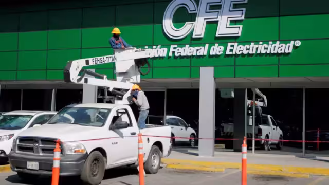 CFE impone multas de miles de pesos a usuarios deudores