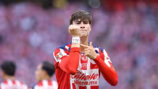 Armando González acepta jugar con Olympiacos y espera acuerdo con Chivas