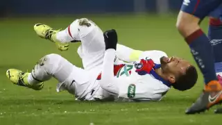 Neymar abandona juego de Copa de Francia tras recibir varias faltas