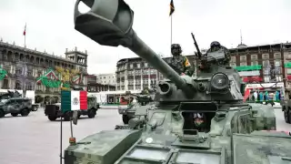 Integrantes de las fuerzas armadas toman parte del desfile (@SEDENAmx)