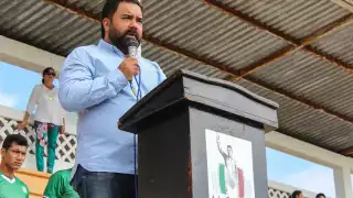 El Alcalde de Motul, Roger Aguilar, escribió en su cuenta oficial de Facebook, que se le antoja hacer una feria navideña