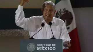 AMLO prometió vacunas para maestros en Yucatán