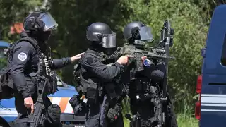 Hombre ataca con un cuchillo a policía municipal en Francia