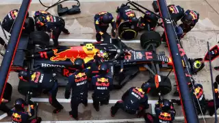 Luego de la carrera el piloto mexicano utilizó su cuenta de Twitter para pedir una disculpa al equipo de Red Bull
