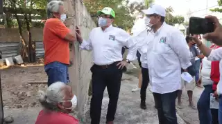 El político mexicano egresado de la Universidad Autónoma de Yucatán fue presidente del Comité Directivo Estatal del PRI en 1996, mientras que en 1998 ocupó el cargo de Oficial Mayor del Estado de Yucatán