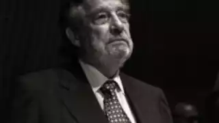 Su poesía, está marcada por la experimentación, a veces con toques neomodernistas, existencialistas y hasta surrealistas