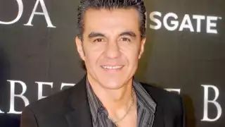 Adrián Uribe se ha visto viajando en los últimos días junto a su familia