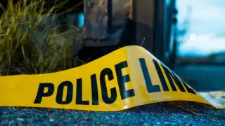 Se informó que tenía manos encintadas, lesiones diversas causadas por tortura