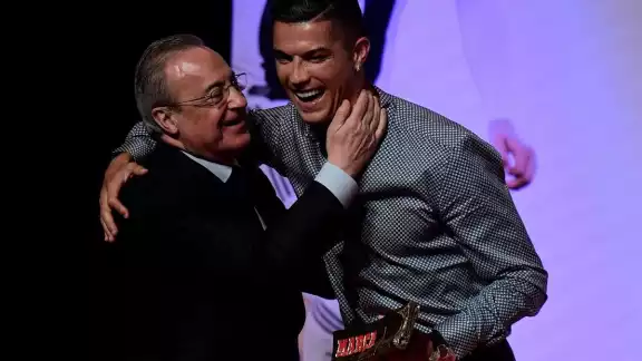 Florentino Pérez también repartió su furia en contra de José Mourinho, quien fuera DT del Real Madrid. Florentino Pérez también repartió su furia en contra de José Mourinho, quien fuera DT del Real Madrid.