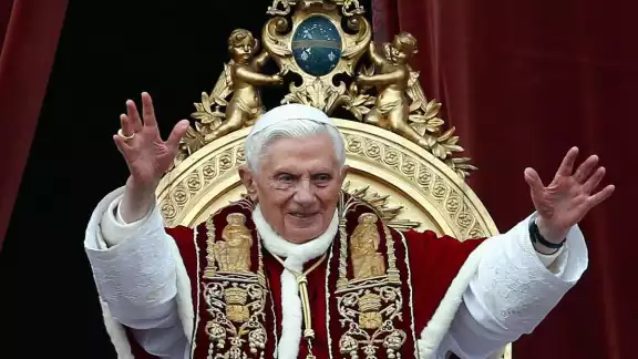 El Papa Francisco pidió esta mañana oraciones para Benedicto XVI El Papa Francisco pidió esta mañana oraciones para Benedicto XVI