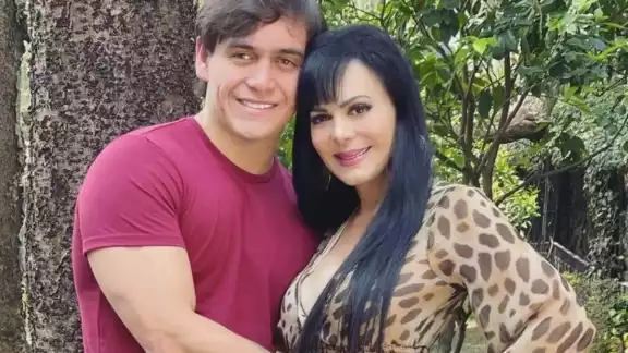 Maribel Guardia planea desprenderse de las cenizas de su hijo Julián Figueroa Maribel Guardia planea desprenderse de las cenizas de su hijo Julián Figueroa