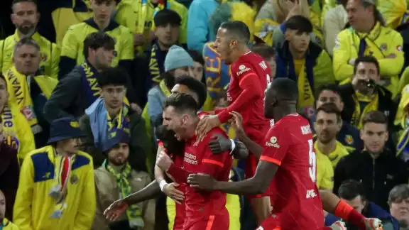 Liverpool dio los primeros golpes al Villarreal al vencerlo 2 goles a 0 en Inglaterra