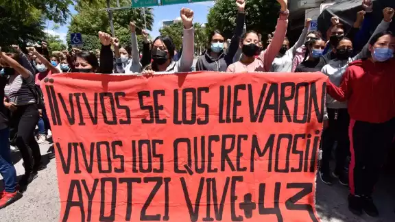 7 años después de la desaparición de los normalistas, familiares exigen avances en la investigación