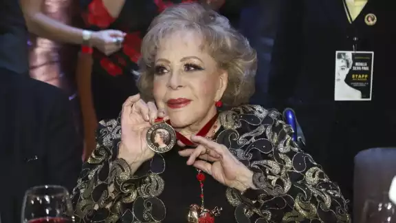 La primera actriz Silvia Pinal regresó a los escenarios a sus 90 años, sin embargo, su retorno provocó los comentarios