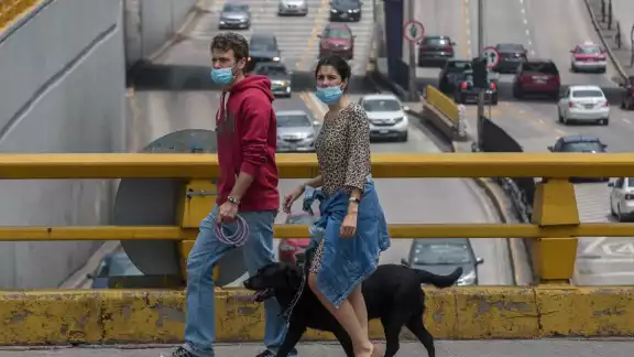 La Secretaría de Salud informó que, en las últimas 24 horas, se registraron 2 mil 980 nuevos casos por COVID-19