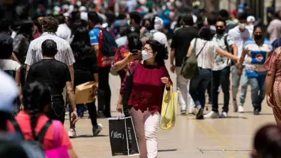 En cuanto al número de ingresos hospitalarios, el funcionario informó que también hubo una reducción del 19%, por lo que probablemente no habrá un tercer pico de contagios En cuanto al número de ingresos hospitalarios, el funcionario informó que también hubo una reducción del 19%, por lo que probablemente no habrá un tercer pico de contagios