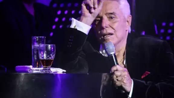 La querella fue presentada en contra de Frida “N” y quien o quienes resulten responsables por su probable participación en hechos con apariencia de delito en agravio