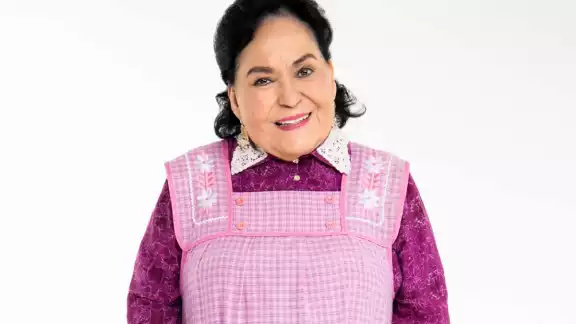 María Eugenia Plascencia llegó a la funeraria donde permanecen los restos de su madre, Carmen Salinas, en una agencia funeraria al sur de la Ciudad de México María Eugenia Plascencia llegó a la funeraria donde permanecen los restos de su madre, Carmen Salinas, en una agencia funeraria al sur de la Ciudad de México