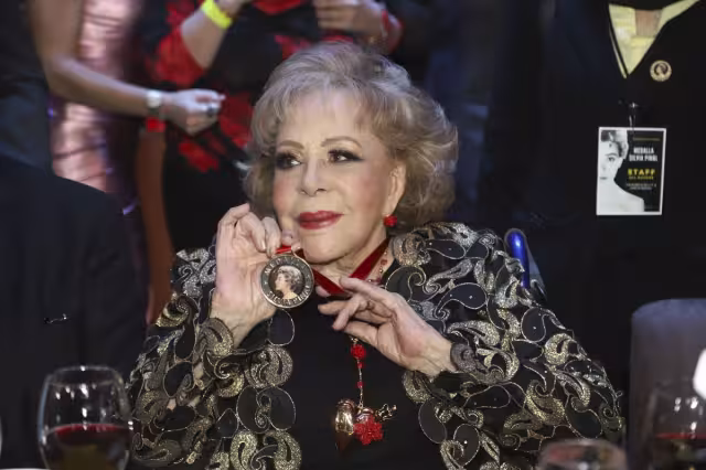 La primera actriz Silvia Pinal regresó a los escenarios a sus 90 años, sin embargo, su retorno provocó los comentarios