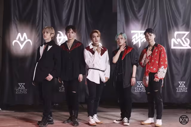 MustB significa Must Believe o 'Debe creer'