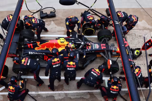 Luego de la carrera el piloto mexicano utilizó su cuenta de Twitter para pedir una disculpa al equipo de Red Bull