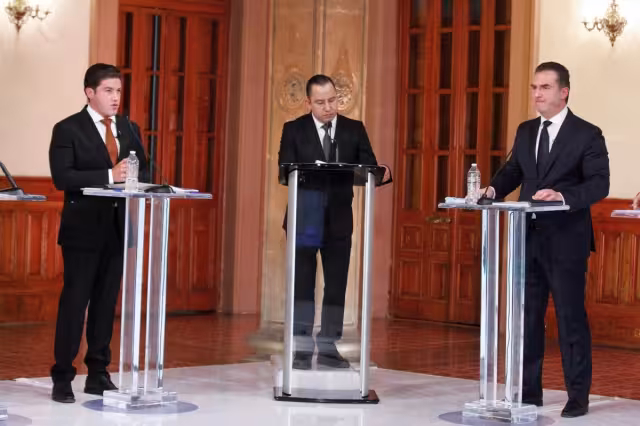 Los candidatos a la gubernatura por Nuevo León se ven las caras en un debate muy complejo