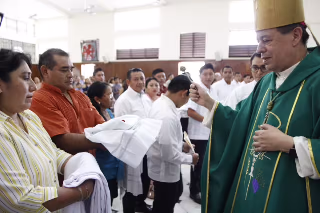 Monseñor Gustavo Rodríguez ofició en las instalaciones del Centro de Reinserción Social de Mérida la tradicional Misa