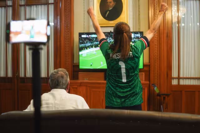 La mandataria federal celebró la victoria de la Selección con su esposo.