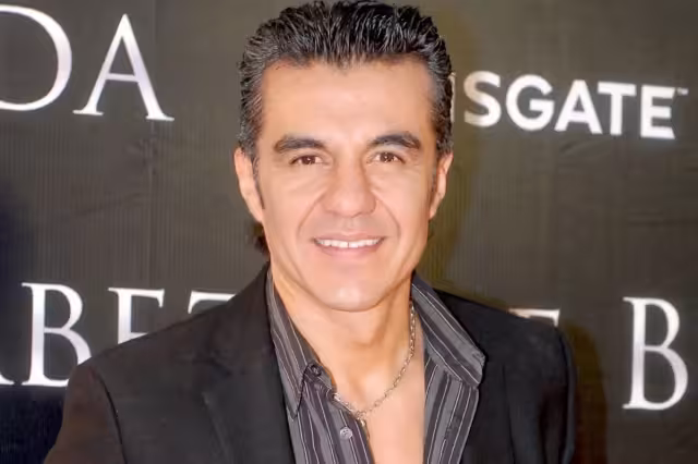 Adrián Uribe se ha visto viajando en los últimos días junto a su familia