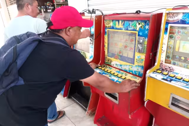 Niños caen en adicción por tragamonedas en tiendas de Chetumal