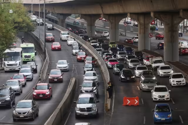 En caso de no respetar las restricciones del Hoy No Circula la multa es de mil 737 a dos mil 606 pesos, tanto en la CDMX y el Edomex