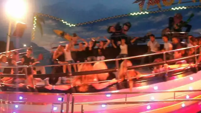 Mujer muere al caer de juego mecánico en Costa Rica