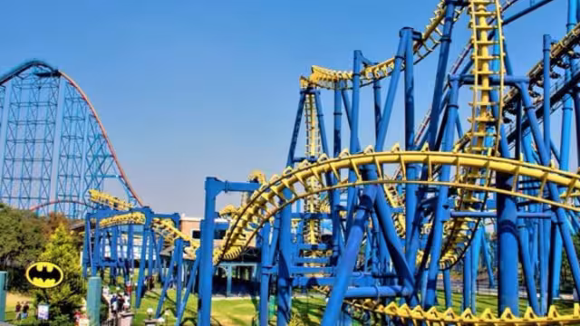 Un menor de edad y una joven, al no comprobar la legal propiedad y portación de arma de fuego, fueron detenidos en Six Flags México