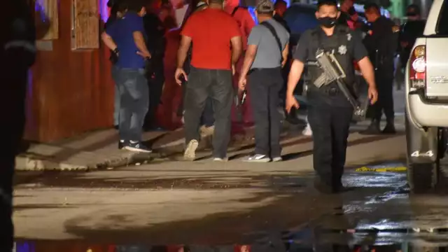 La víctima se encontraba afuera de su casa bebiendo alcohol