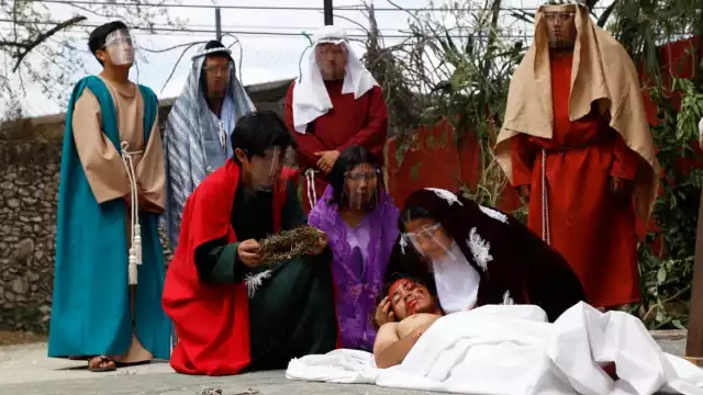 Realizan Viacrucis en Acanceh a puerta cerrada