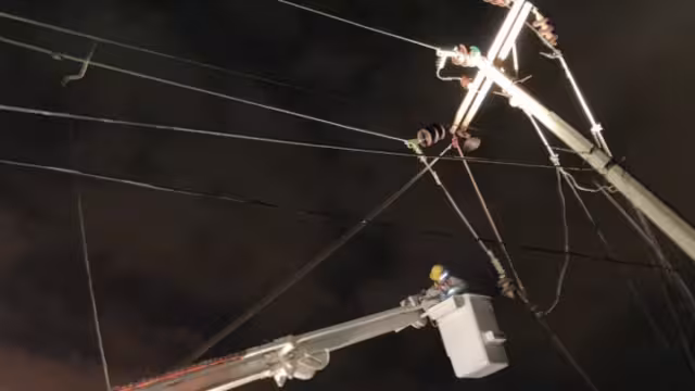 CFE señaló que se ha puesto a disposición, personal y material necesario para atender la contingencia