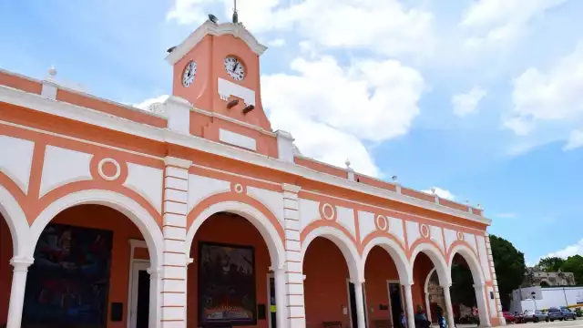 Algunos señalamientos se refieren a que el exalcade incurrió en amiguismo y compadrazgo