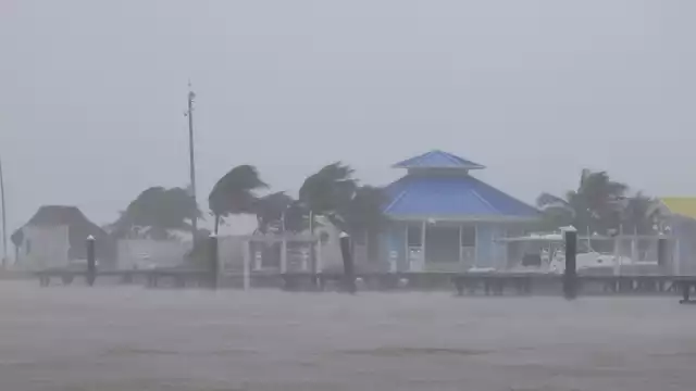 Se espera lluvias fuertes en Campeche, así como olas de hasta tres metros de altura. Foto: Por Esto