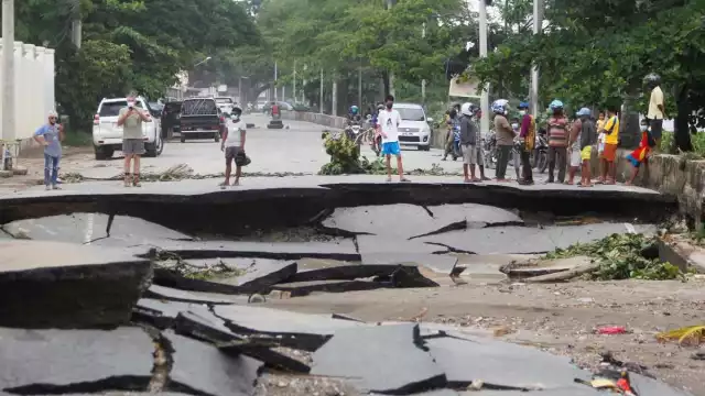 Mueren más de 113 personas por inundaciones en Indonesia
