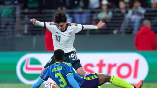 Gilberto Mora aparece como héroe y salva a México en el debut de Rafael Márquez