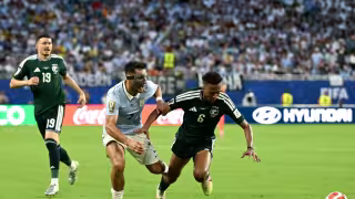 Uruguay tropieza ante Arabia Saudita y salva un empate gracias a un exLiga MX