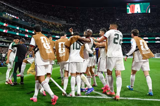 El Tri celebrando el segundo tanto