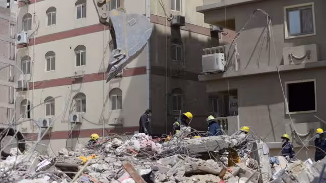 Las autoridades buscan a más personas entre los escombros