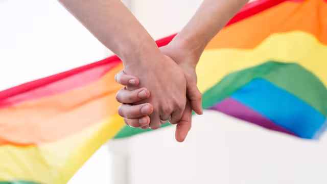 Rusia prohíbe expresiones del movimiento LGBT y lo acusa de extremista